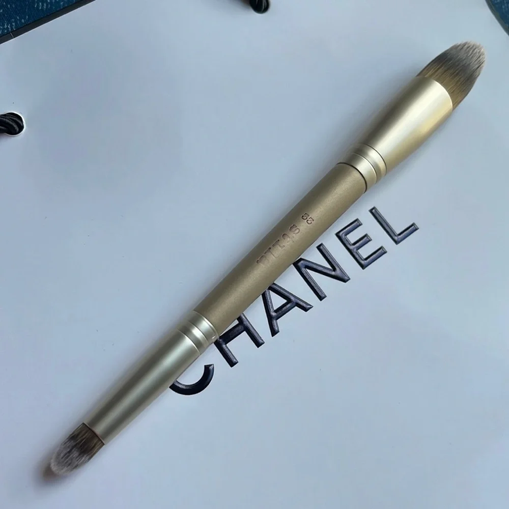 Dual ended STILA 33 complexion brush